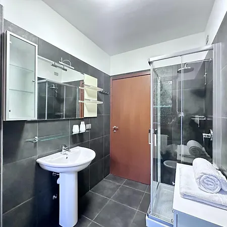 アパート Monolocale Con Giardino Privato E Cucina Completa *