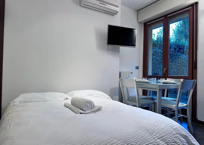 Monolocale Con Giardino Privato E Cucina Completa アパート