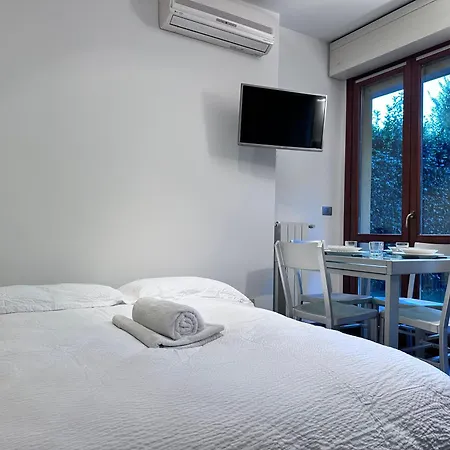 Monolocale Con Giardino Privato E Cucina Completa 아파트