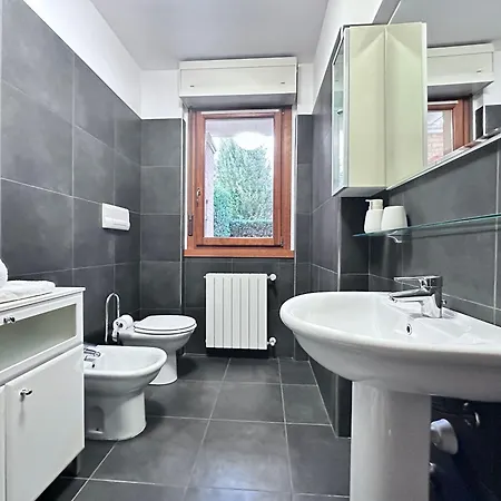 Monolocale Con Giardino Privato E Cucina Completa 아파트 *